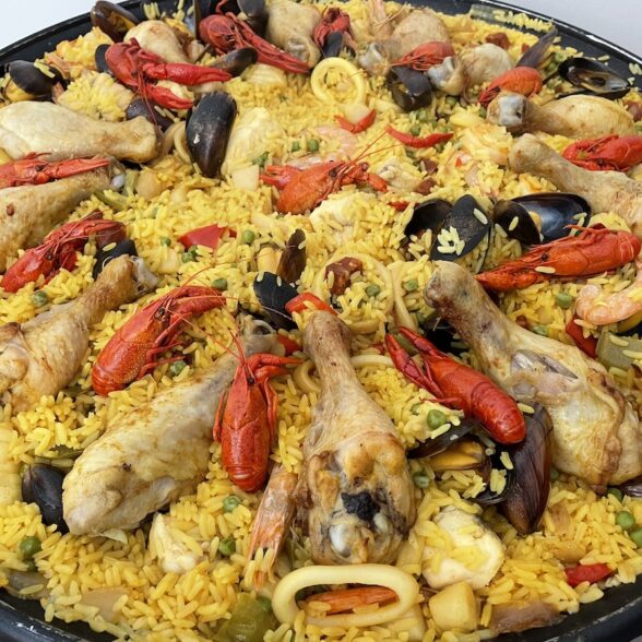 Paëlla royale,  à partir de 10 pers.