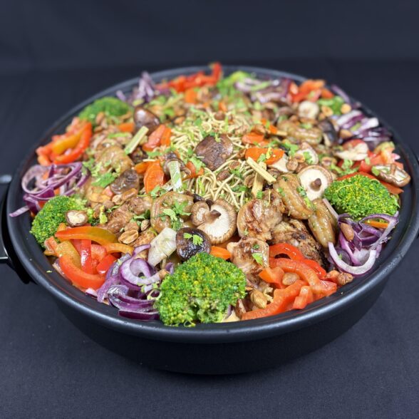 Wok de Brochettes de Scampis et Hauts de Cuisse au Soja