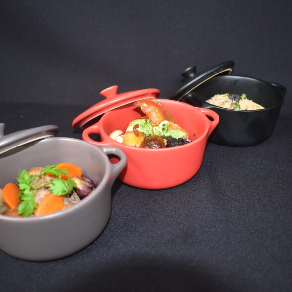 Petite casserolette rouge : Homard aux Herbes