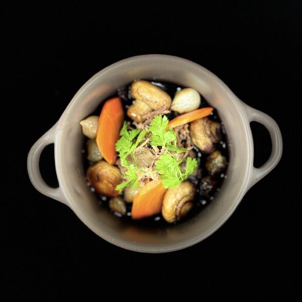 Petite casserolette taupe : Queue de Boeuf à la Bourguignonne