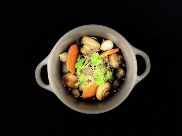 Petite casserolette taupe : Queue de Boeuf à la Bourguignonne