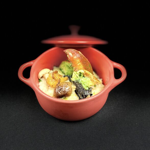 Petite casserolette rouge : Homard aux Herbes